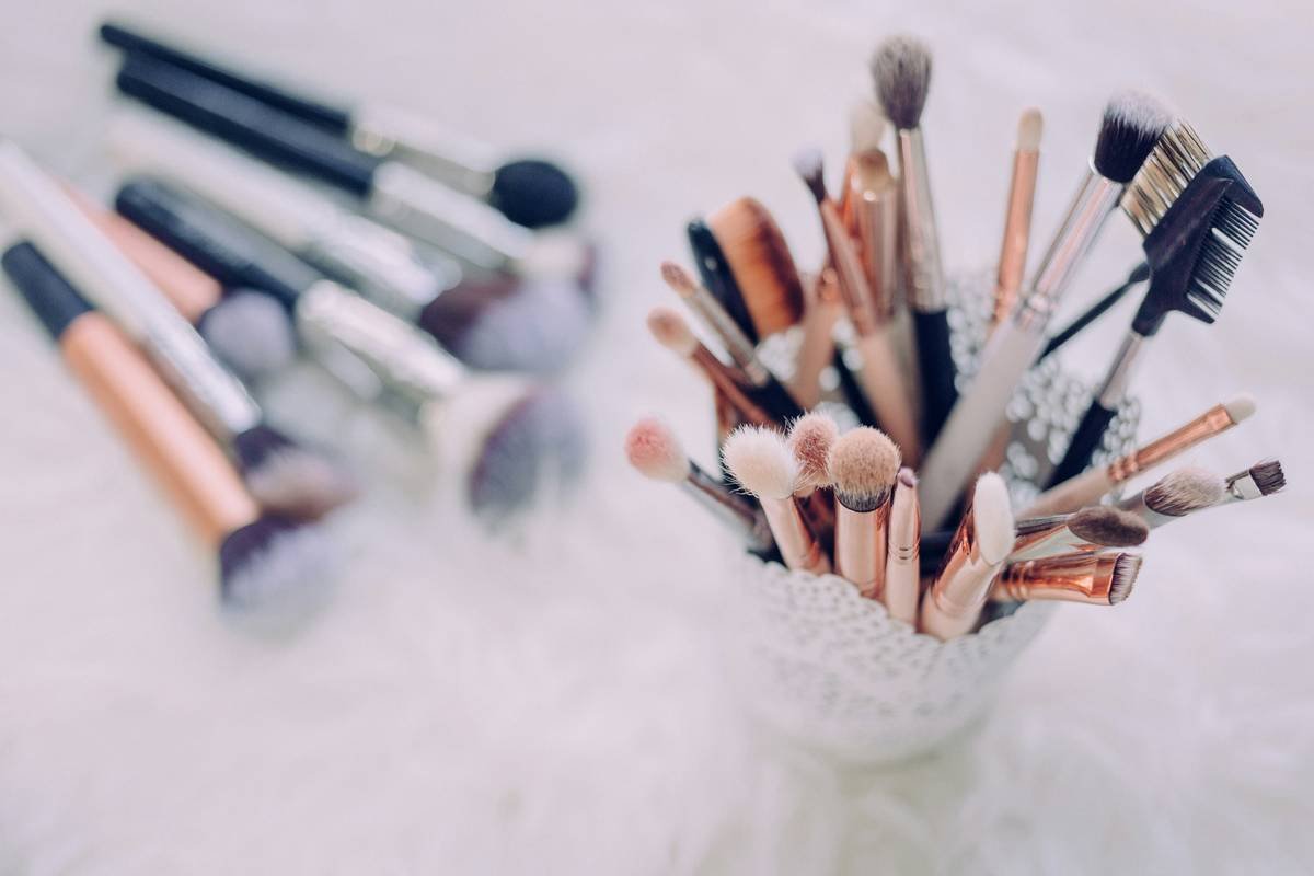 The Ultimate Guide to Eyebrow Powder: Natural Brows, Zero Cake