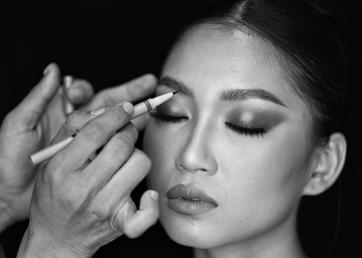 Why Your Brows Still Look “Meh”—And How Brow Defining Powder Can Save Them