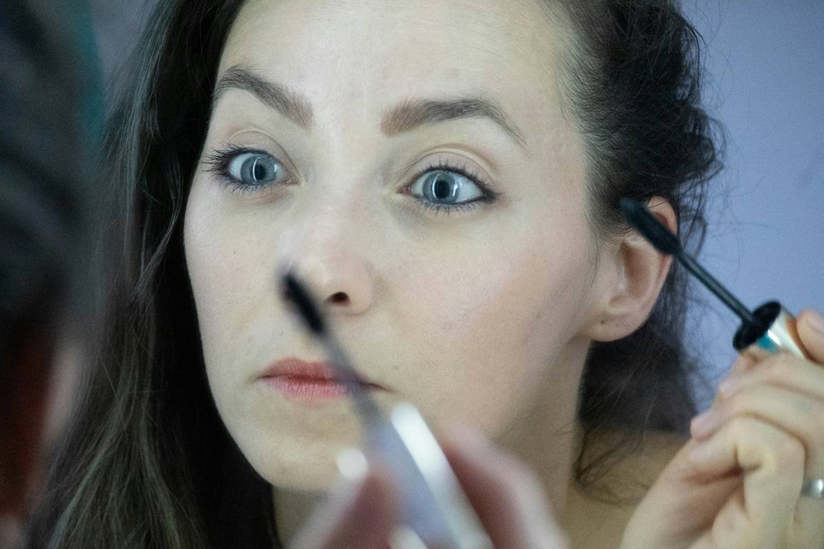 Why Your Brows Still Look “Meh” — And How Tinted Brow Powder Fixes It in 60 Seconds