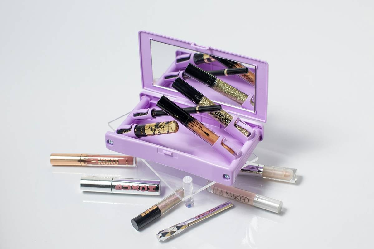 Comparison of natural brows vs. poorly applied brow fill makeup kit results
